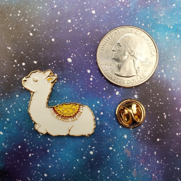 Llama Enamel Pin - Picture 2 of 3